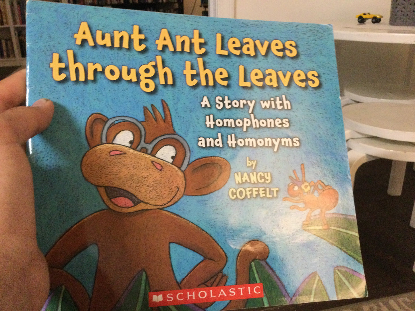Aunt ant through the leaves