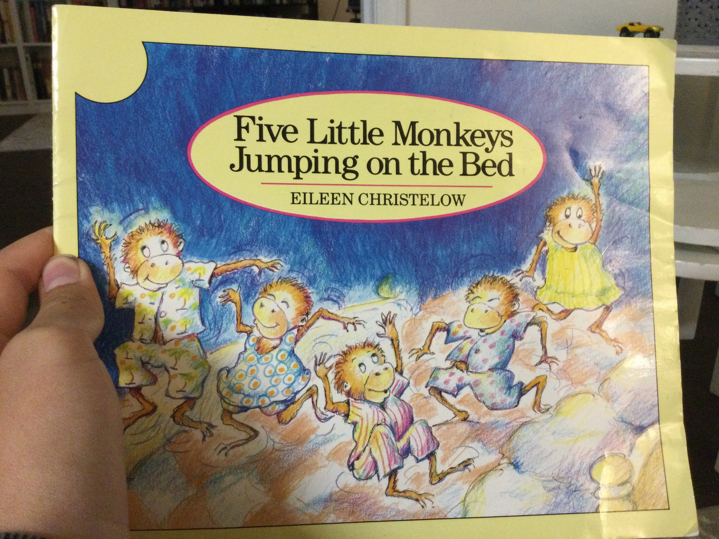 5 little monkeys jumping on the bed