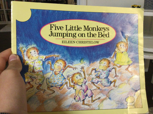 5 little monkeys jumping on the bed